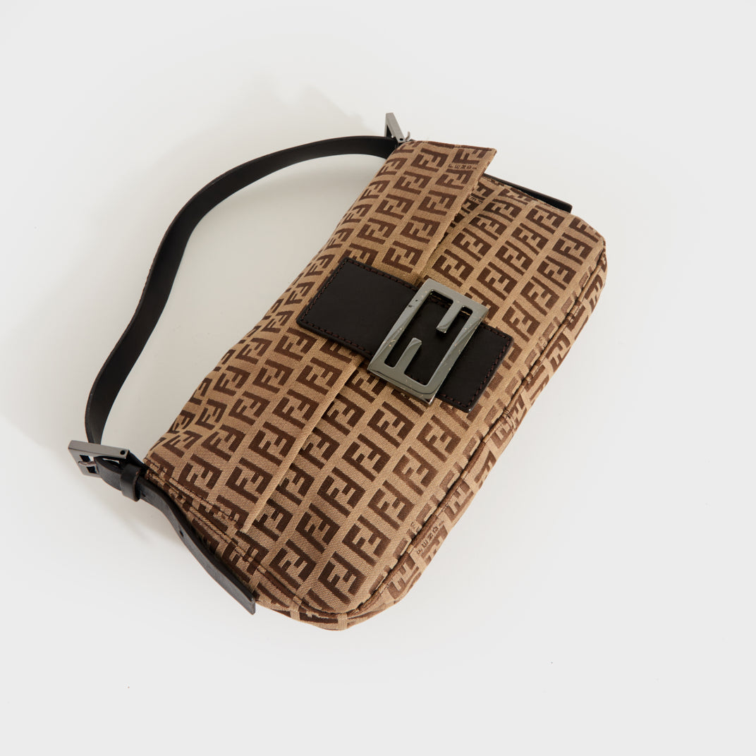 FENDI Mamma Baguette Zucchino Canvas Shoulder bag in Beige