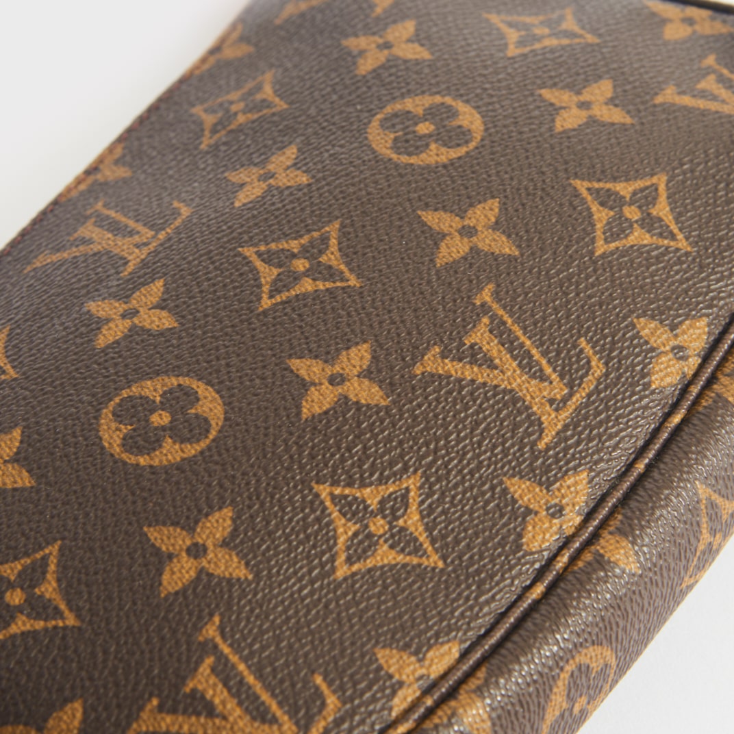 LOUIS VUITTON Vintage Monogram Pochette Accessoires 1999 COCOON