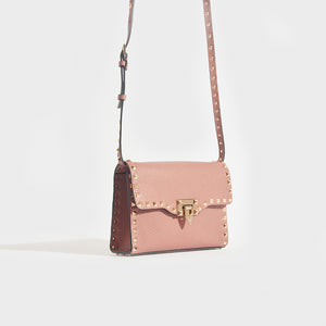 VALENTINO Garavani Small Rockstud Grained Leather Bag in Dark Nude